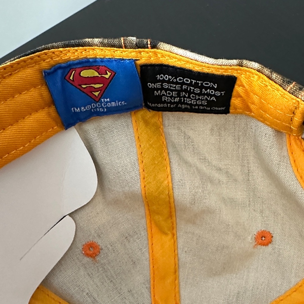 DC Comics Superman Logo SnapBack Camo Hat - Picture 2 of 6